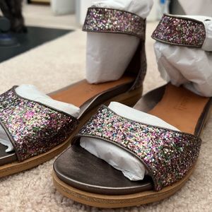 Gentle Souls by Kenneth Cole Gracey sandals.